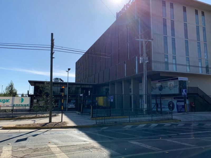 Oficina / Consulta Profesional Con Vista A Av. Peñafiel