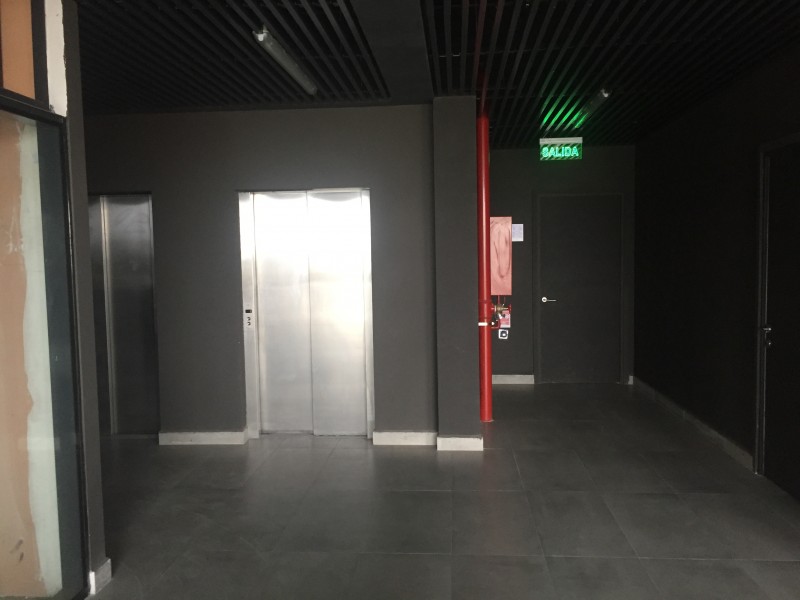Oficina / Consulta Profesional Con Vista A Av. Peñafiel