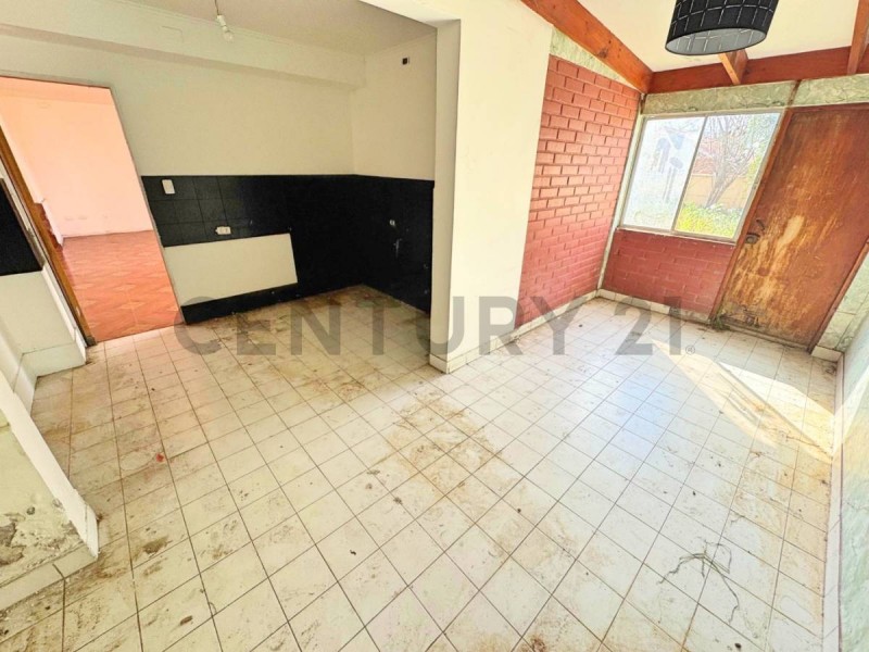 Amplia Propiedad Con Potencial Comercial - Vende Dueño