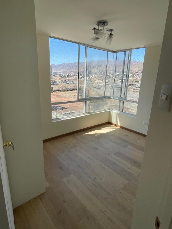 Vendo Departamento, Excelente Ubicación, Av. Iquique N° 3757