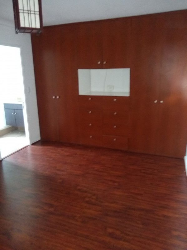 Casa en Venta – Calera de Tango Piscina – Quincho