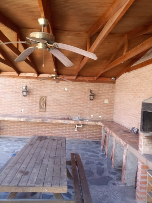 Casa en Venta – Calera de Tango Piscina – Quincho
