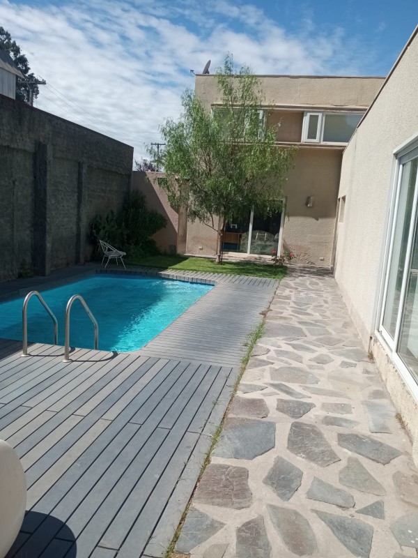 Casa en Venta – Calera de Tango Piscina – Quincho