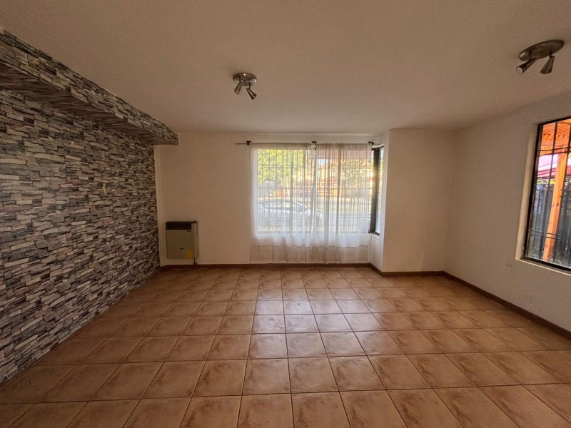 Casa en Barrio Tranquilo de Maipú, Ideal para Familia