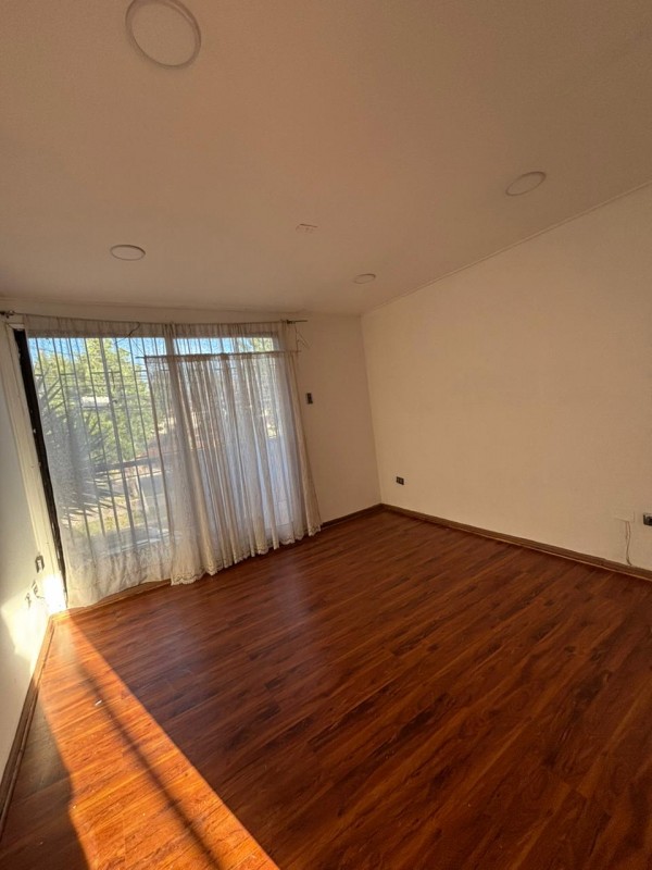 Casa en Barrio Tranquilo de Maipú, Ideal para Familia