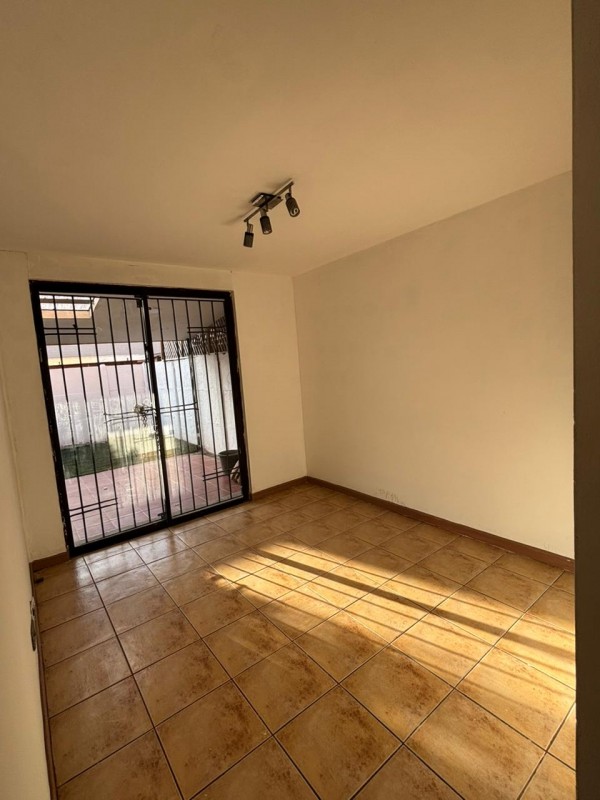 Casa en Barrio Tranquilo de Maipú, Ideal para Familia