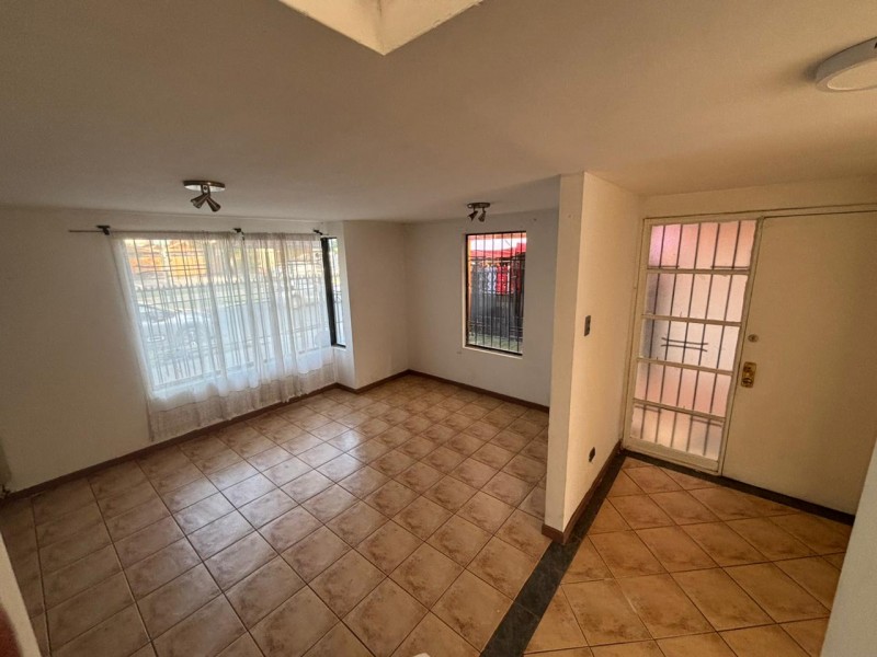 Casa en Barrio Tranquilo de Maipú, Ideal para Familia