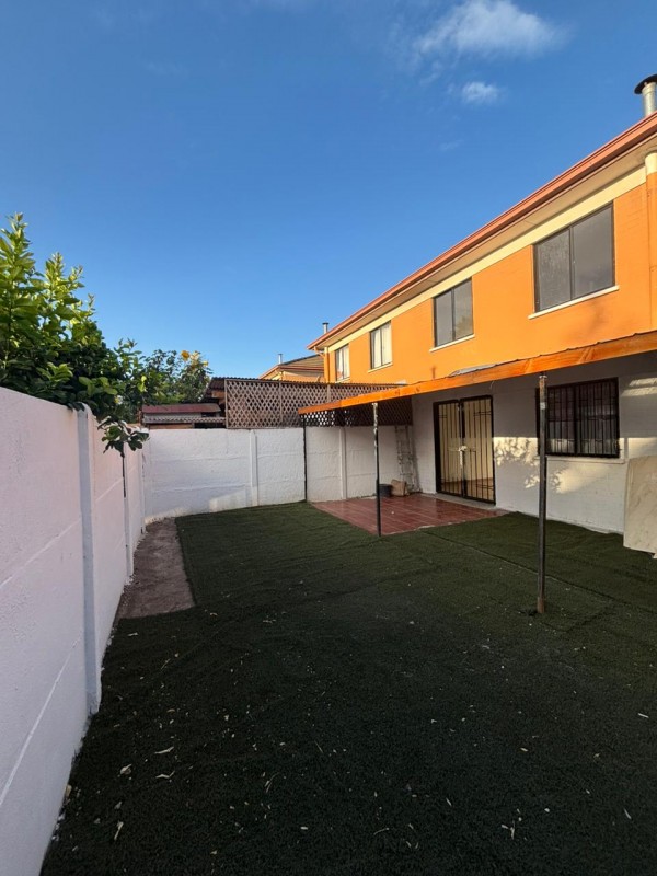 Casa en Barrio Tranquilo de Maipú, Ideal para Familia