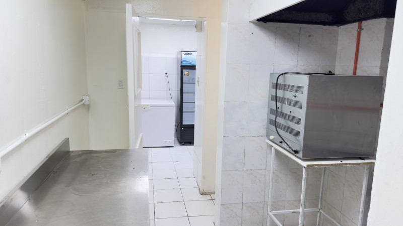 Restaurante Con Patente de Alcohol en la Reina