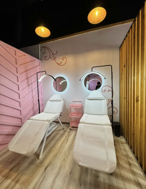 Derecho A Llave Salón de Belleza en Funcionamiento