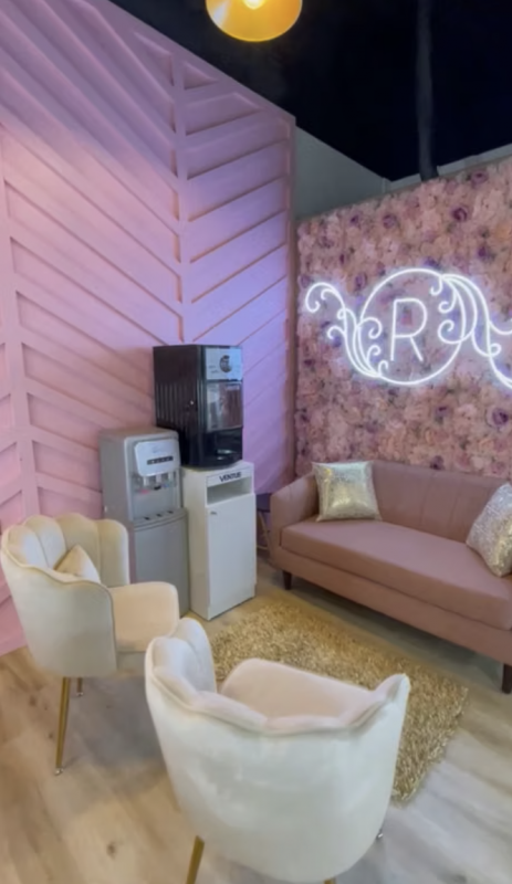 Derecho A Llave Salón de Belleza en Funcionamiento