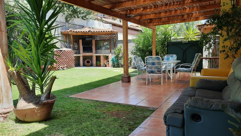 Casa 4 Dormitorios, 4 Baños, 2 Estacionamientos, Dueño