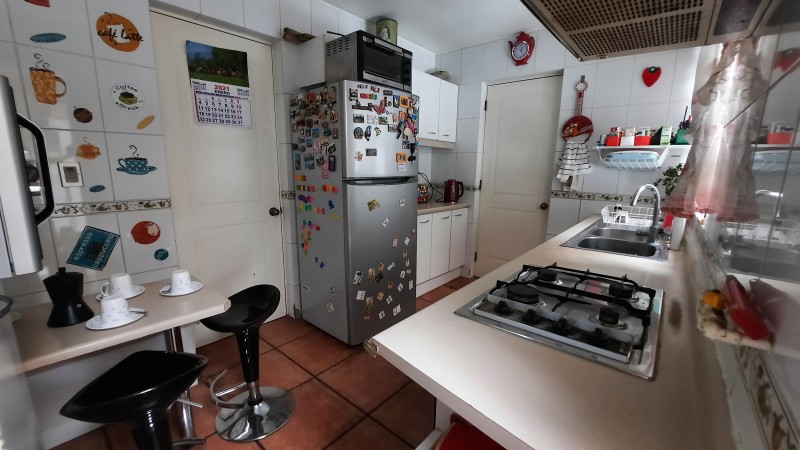Casa 4 Dormitorios, 4 Baños, 2 Estacionamientos, Dueño