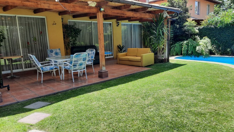 Casa 4 Dormitorios, 4 Baños, 2 Estacionamientos, Dueño