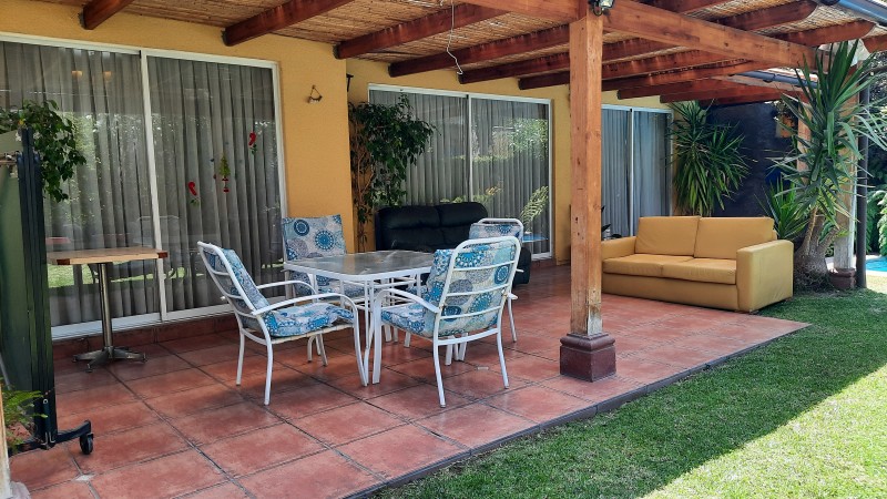 Casa 4 Dormitorios, 4 Baños, 2 Estacionamientos, Dueño