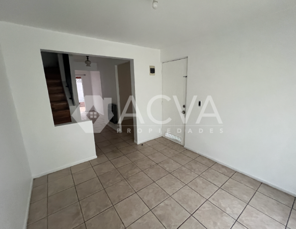 Dueño Vende Casa Dos Pisos Pareada en Condominio Monte Verde