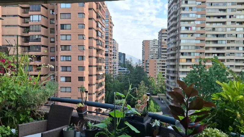 Arrienda Tu Espacio Ideal en las Condes, A Pasos del Metro.