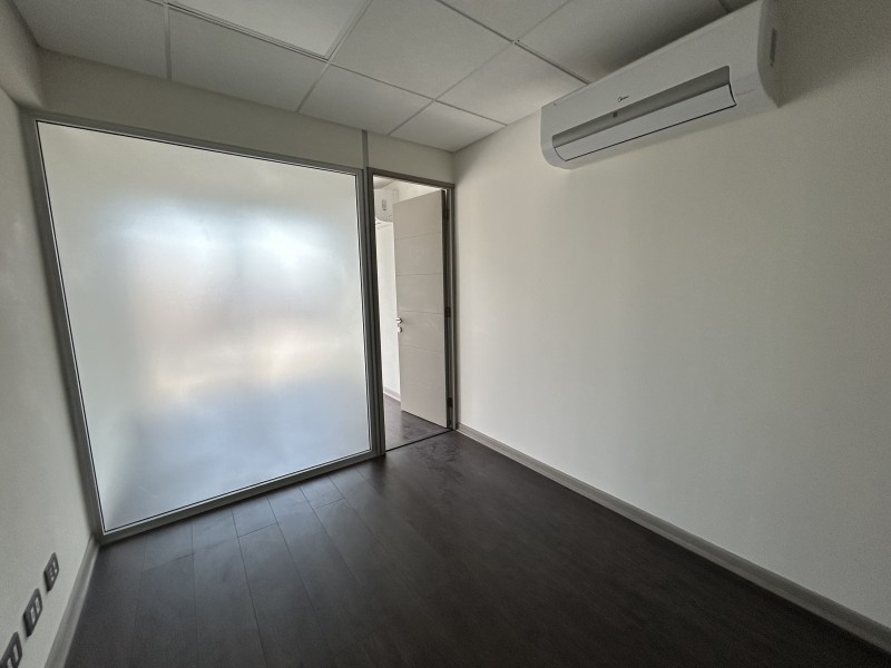 Venta de Oficina Como Nueva en las Condes |1 Estacionamiento