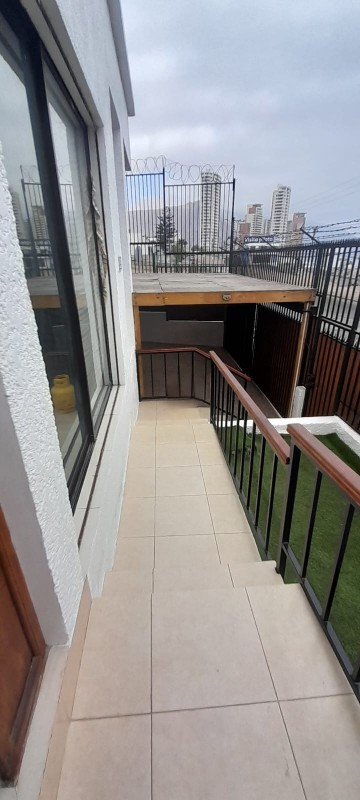 Amplia Casa de 5D y 5B Con Piscina en Excelente Sector
