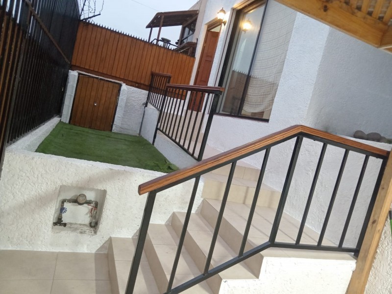 Amplia Casa de 5D y 5B Con Piscina en Excelente Sector