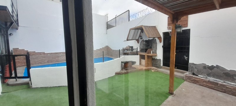 Amplia Casa de 5D y 5B Con Piscina en Excelente Sector