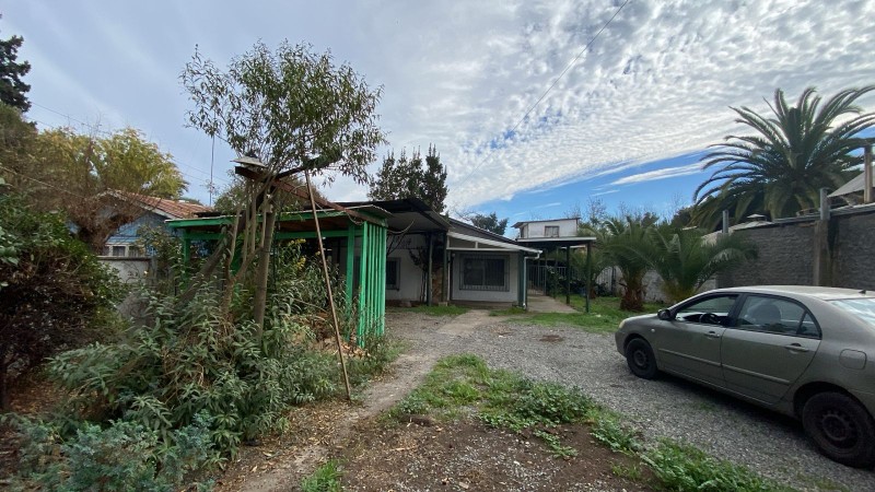 Se Vende Casa Con Terreno en Carlos Condell