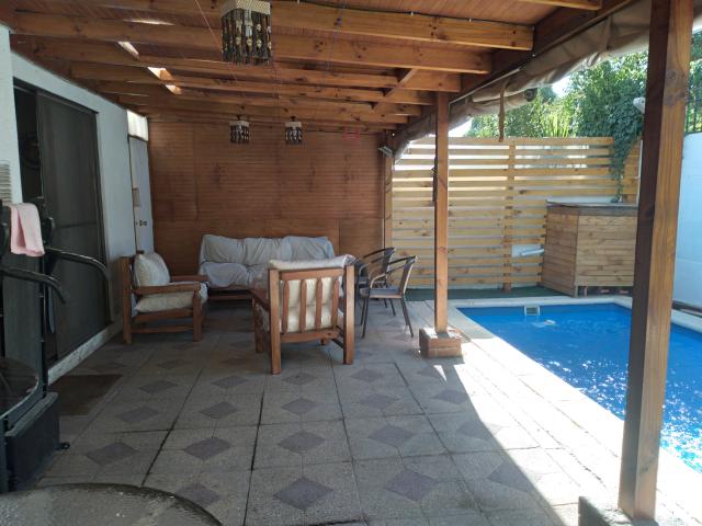 Casa Con Piscina en Condominio
