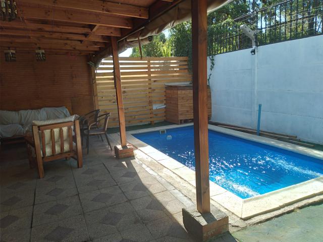 Casa Con Piscina en Condominio