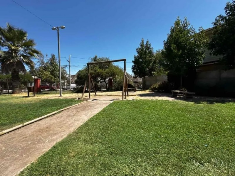 Casa Con Piscina en Condominio