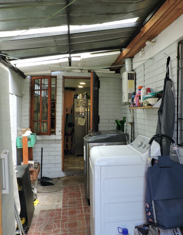 Se Vende Casa de Esquina Con Excelente Ubicación