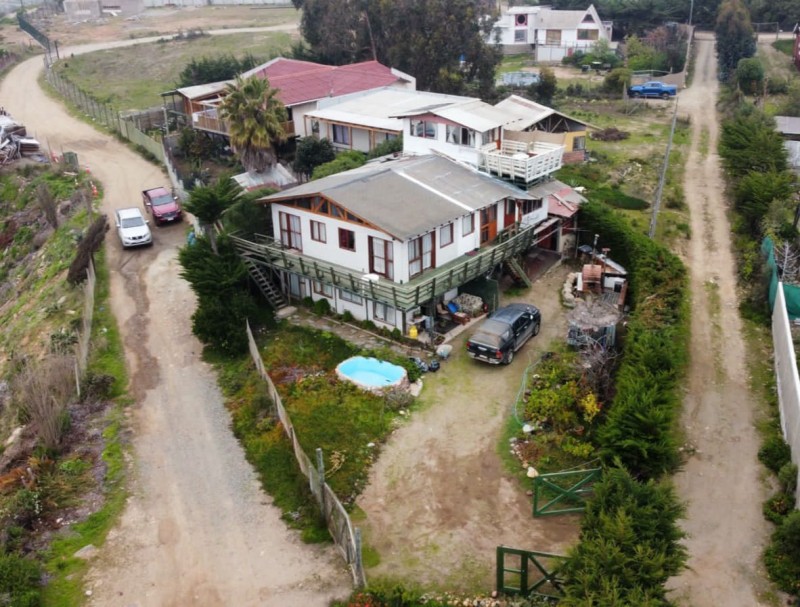 Casa 3 Pisos Vista Al Mar - Frente A Pichidangui