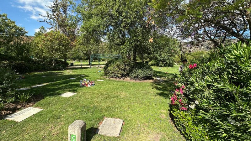 Se Vende Amplio Féretro en Parque del Recuerdo - Vende Direc