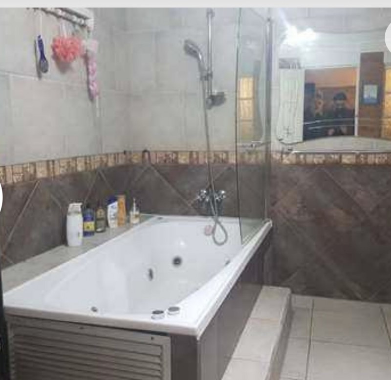 Espaciosa Casa de 2 Pisos