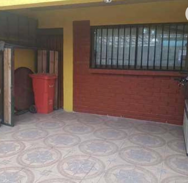 Espaciosa Casa de 2 Pisos