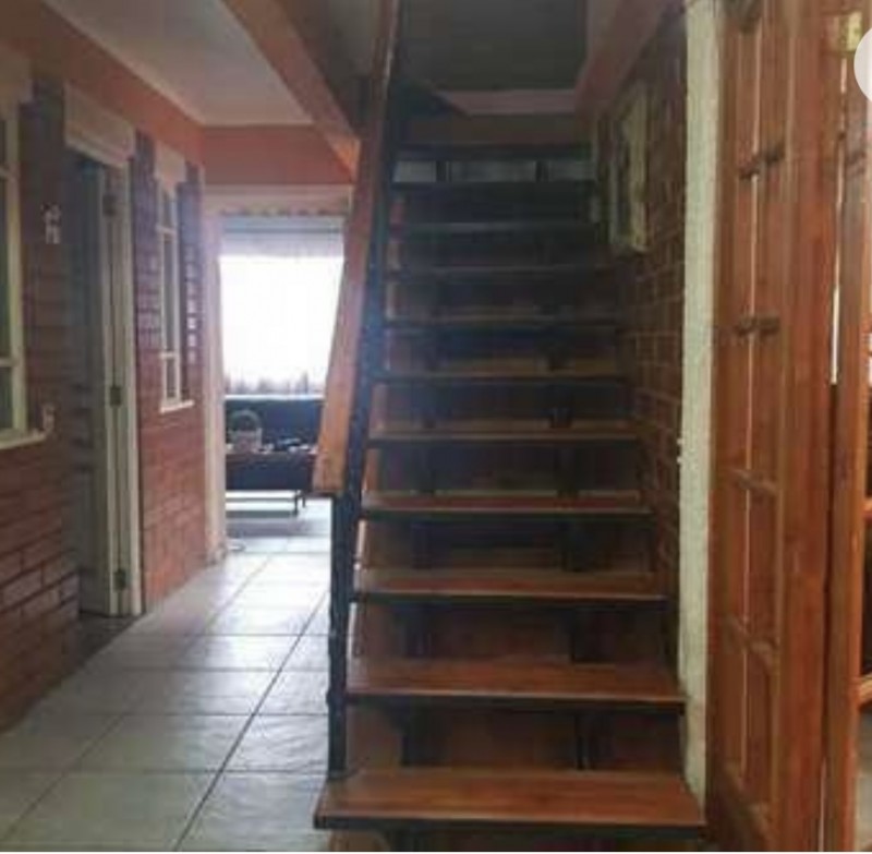 Espaciosa Casa de 2 Pisos