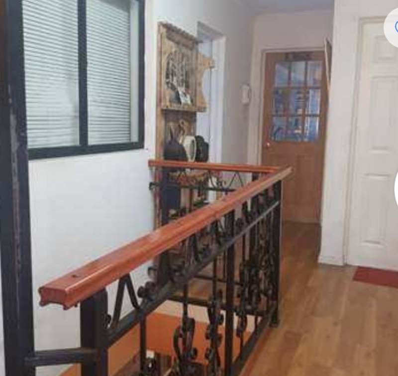 Espaciosa Casa de 2 Pisos