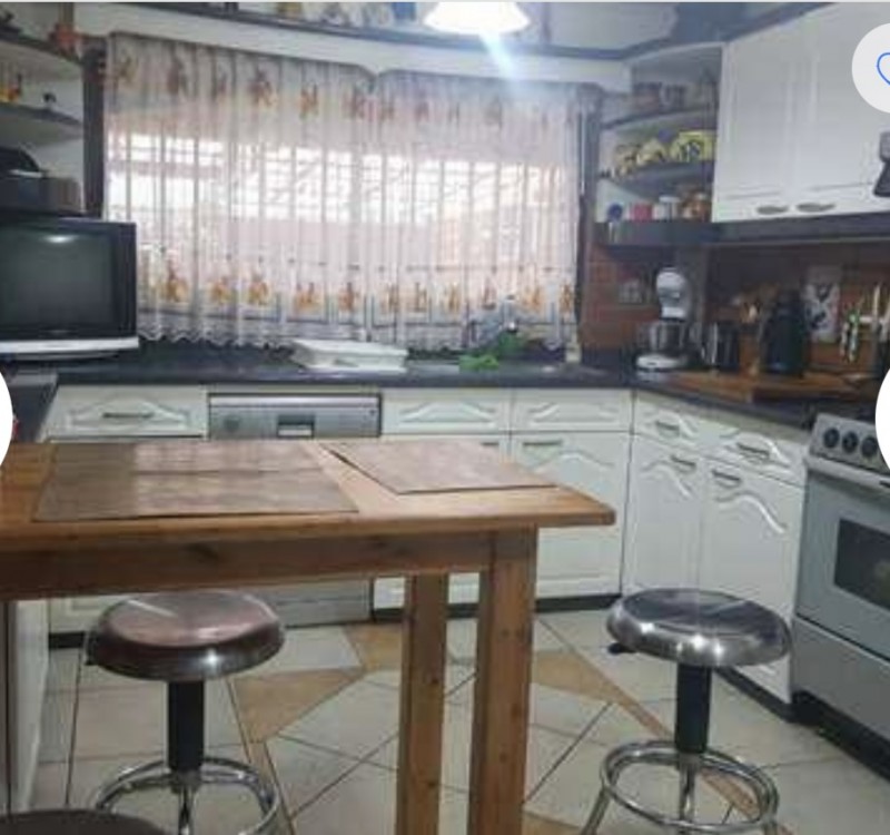 Espaciosa Casa de 2 Pisos