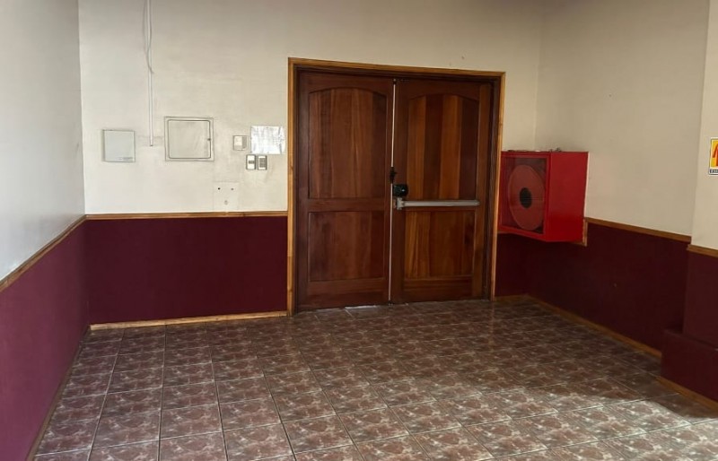 Amplia Propiedad Con Ubicación Muy Conveniente