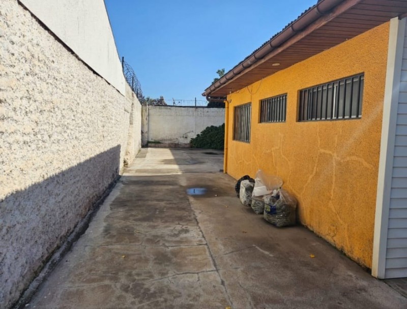 Amplia Propiedad Con Ubicación Muy Conveniente