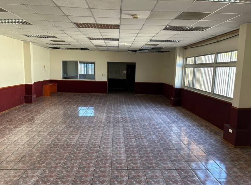 Amplia Propiedad Con Ubicación Muy Conveniente