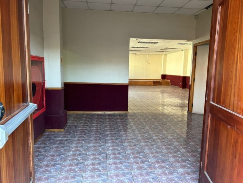 Amplia Propiedad Con Ubicación Muy Conveniente