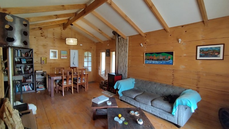 Panitao Casa y Terreno Orilla de Carretera.-