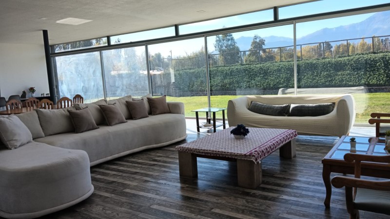 Moderna y Luminosa Casa en Arriendo Con Acceso Independiente