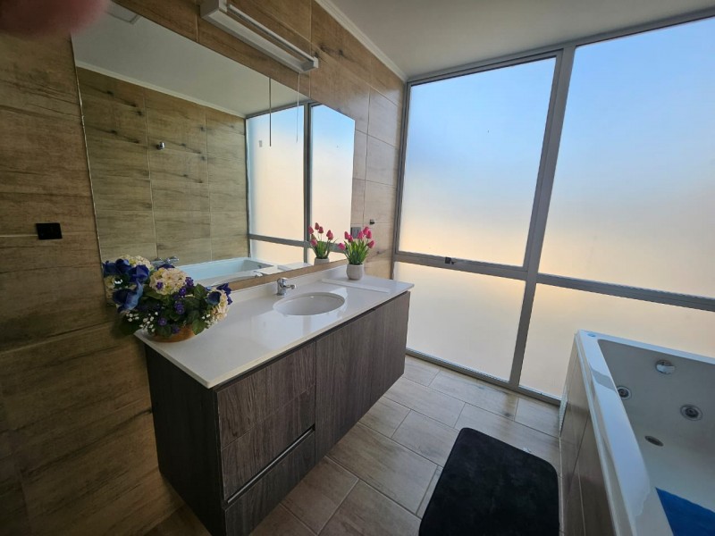 Moderna y Luminosa Casa en Arriendo Con Acceso Independiente