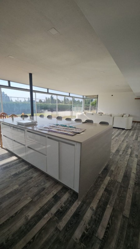 Moderna y Luminosa Casa en Arriendo Con Acceso Independiente