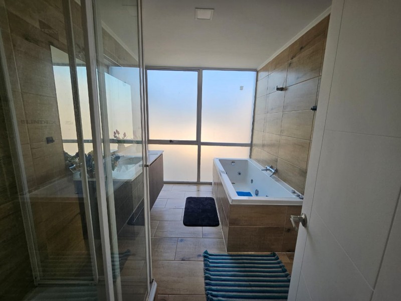 Moderna y Luminosa Casa en Arriendo Con Acceso Independiente