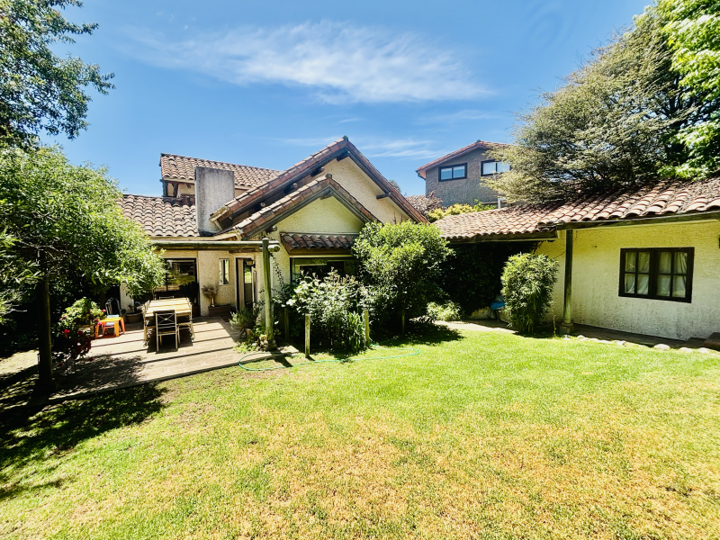 Acogedora Casa, Solida en Bosques de Montemar, Concon