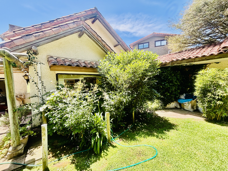 Acogedora Casa, Solida en Bosques de Montemar, Concon