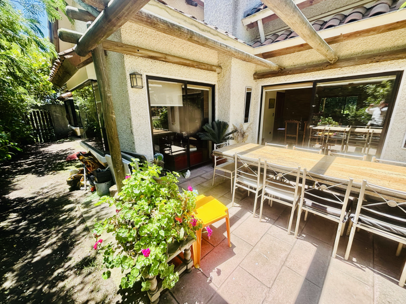 Acogedora Casa, Solida en Bosques de Montemar, Concon