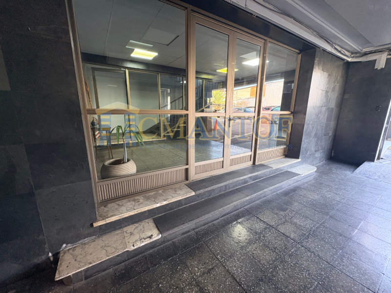 Arriendo Remodelada Oficina 3 Privados Frente Serviu, Centro